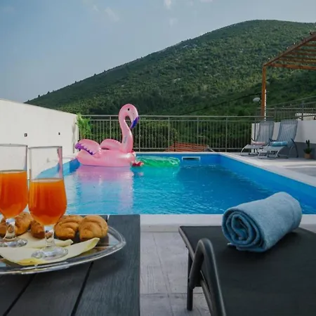 La Villa *